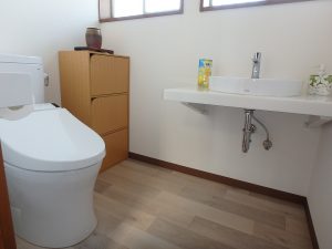 千葉県南房総市白浜町滝口の不動産、海が見える別荘・保養所、海一望、２階のトイレは広め
