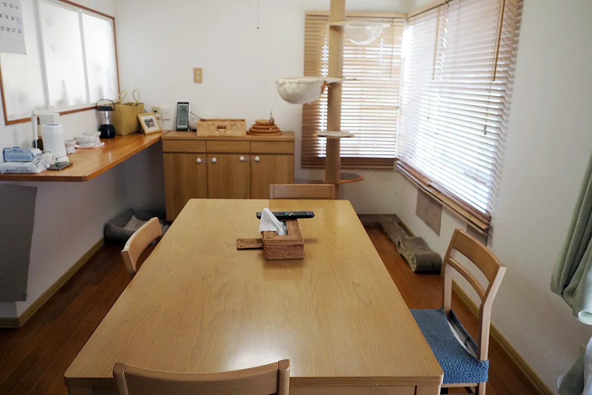 【明るいリビングルーム】